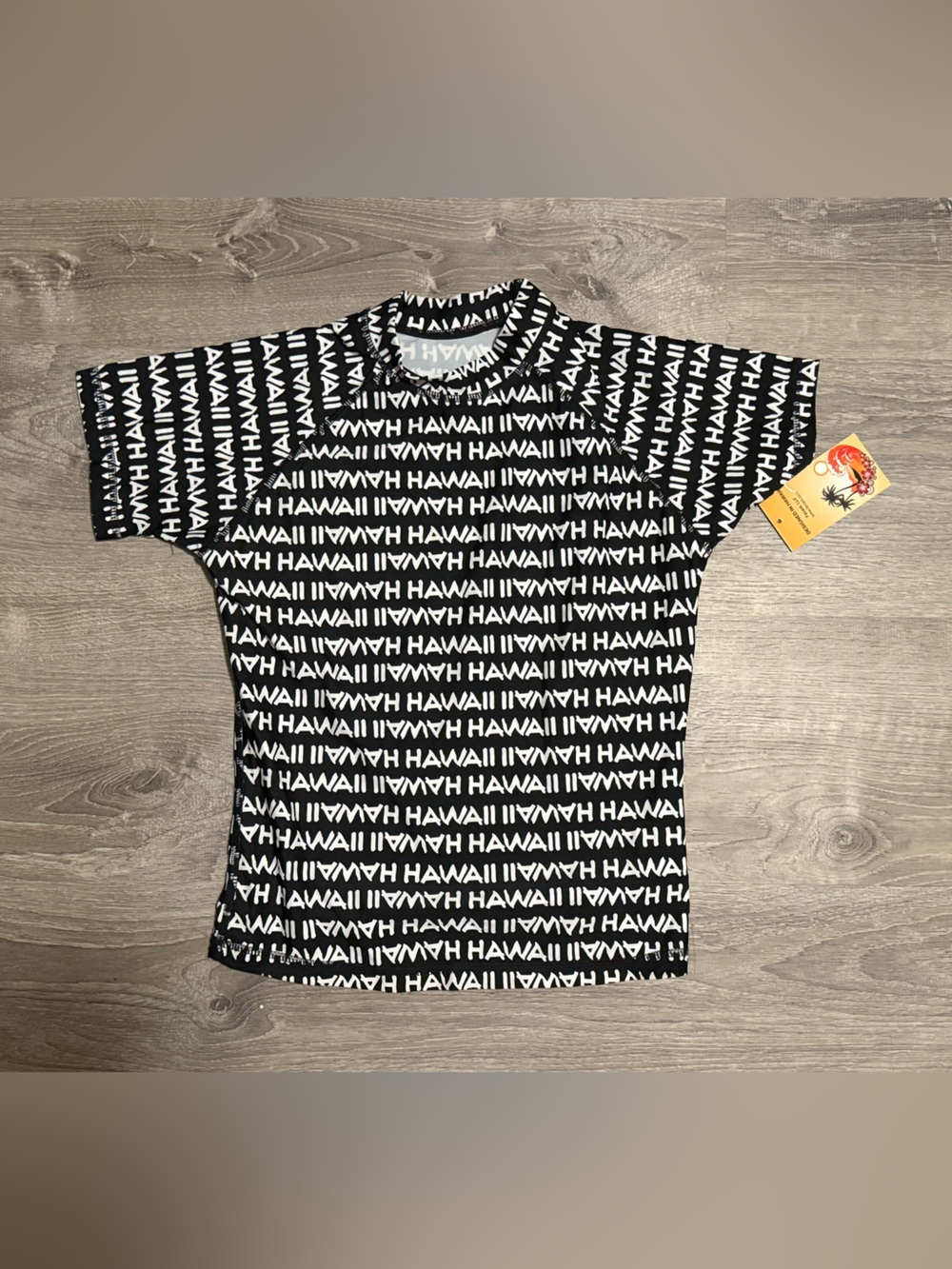 Favant Hawaii Exclusive Black & White 'HAWAII' Rashguard Swim Top